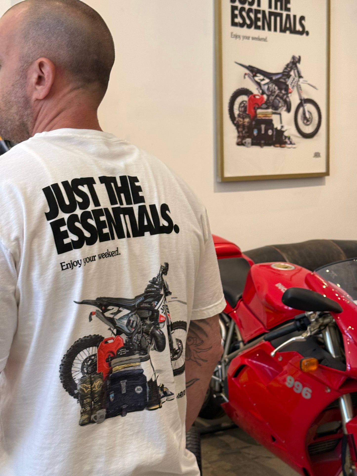 JUST THE ESSENTIALS SHORT SLEEVE T-SHIRT