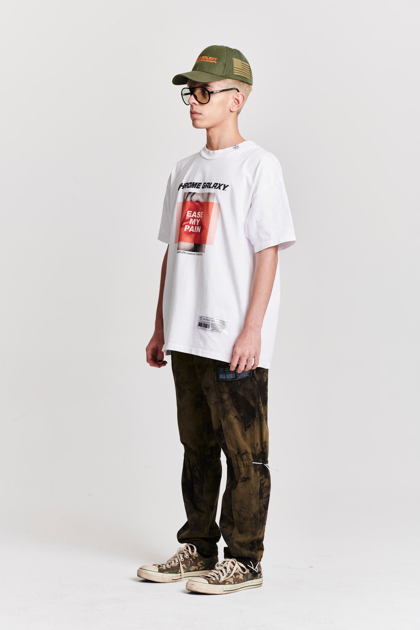 EASE MY PAIN KISSING LIPS OVERSIZED SHORT SLEEVE T-SHIRT WHITE