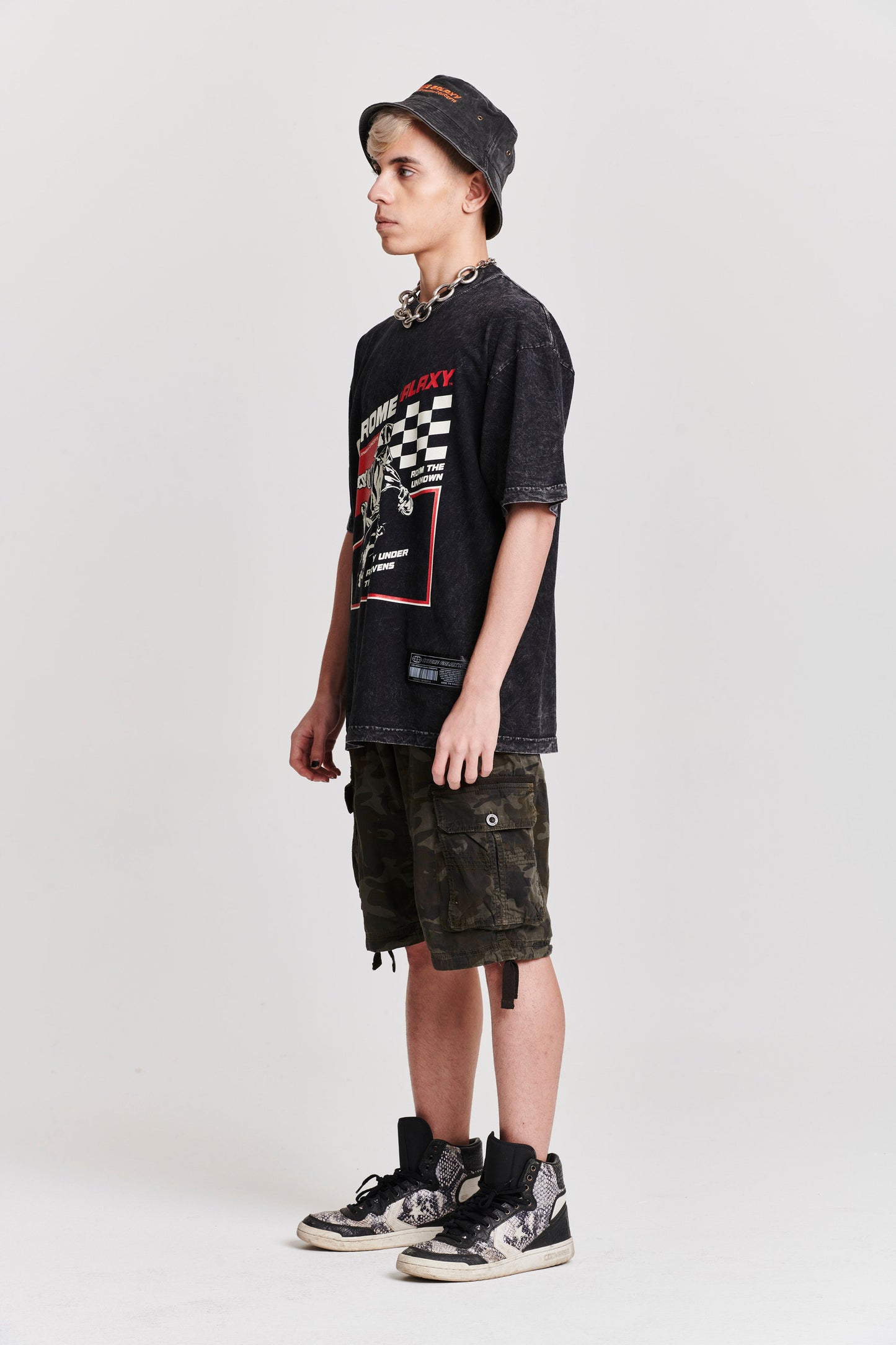 ROAM THE UNKNOWN OVERSIZED SHORT SLEEVE T-SHIRT CHARCOAL GREY